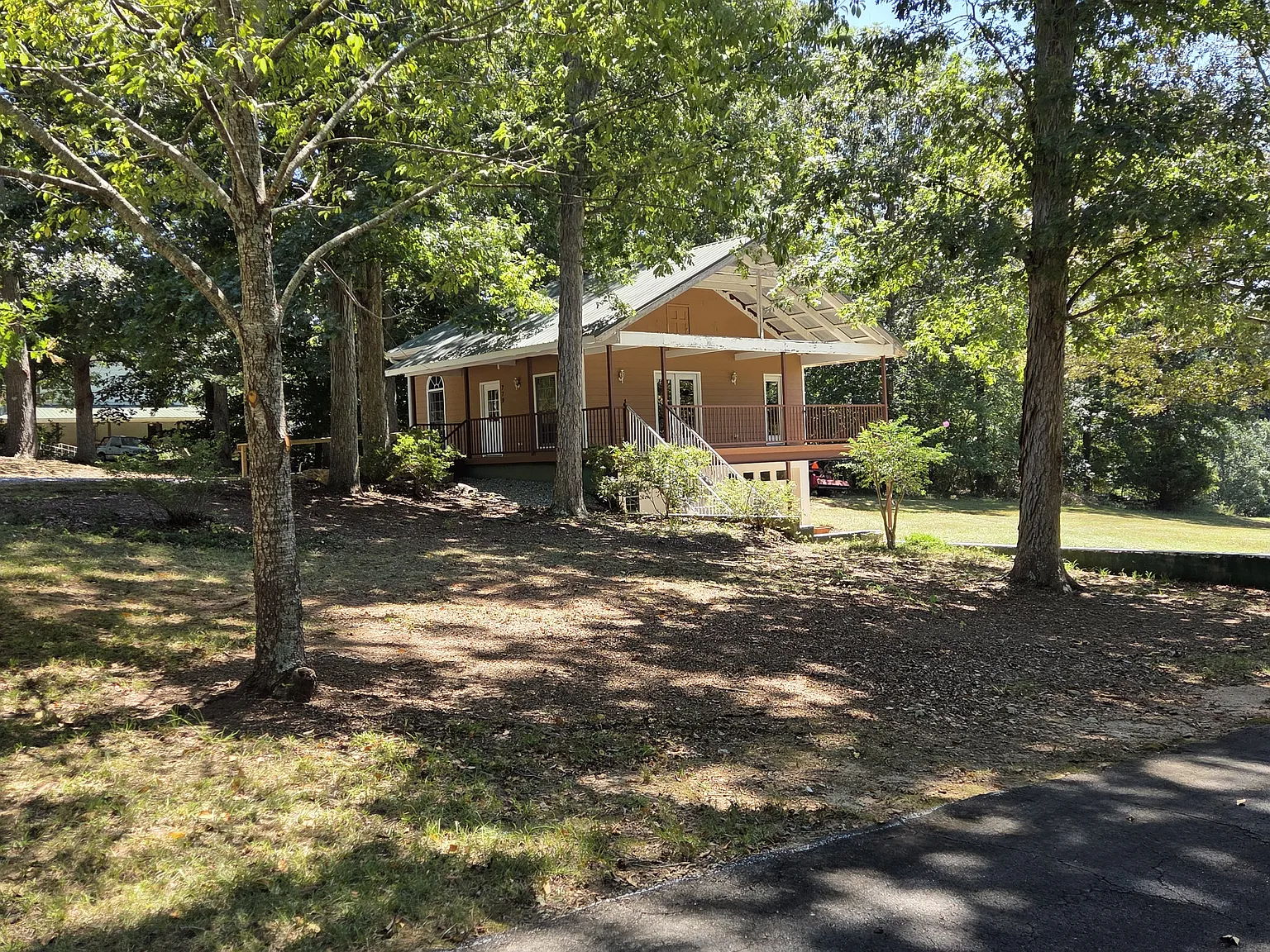 2 bed, 1.5 bath, 784 sqft, $1,875 — Photo 2
