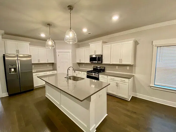 4 bed, 3.0 bath, 2503 sqft, $1,995 — Photo 4