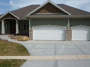 323 Hickory Dr, Mount Horeb, WI 53572