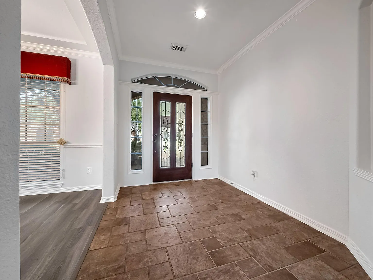 4 bed, 3.5 bath, 3214 sqft, $3,350 — Photo 3