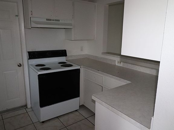 3rd image of 727 Lucaya Dr #727