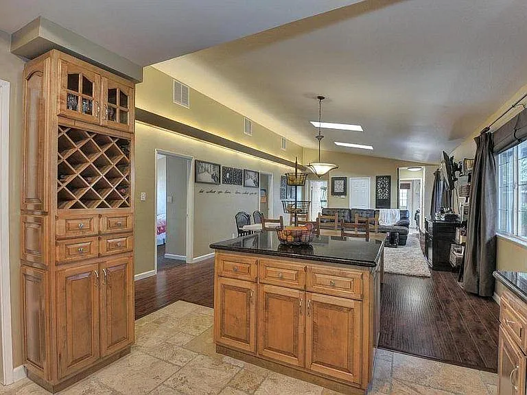 38061 Iris Ct — Photo 5