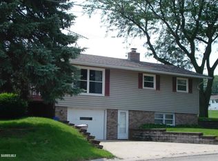 404 S Main St, Stockton, IL 61085