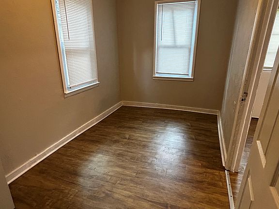 2nd image of 1005 W Macqueen Ave