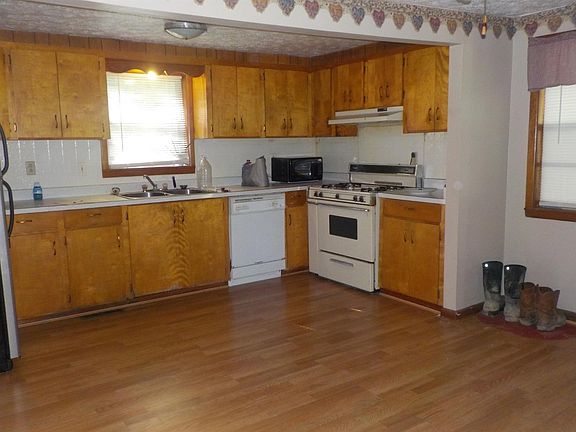 5th image of 36 Sunny Ln