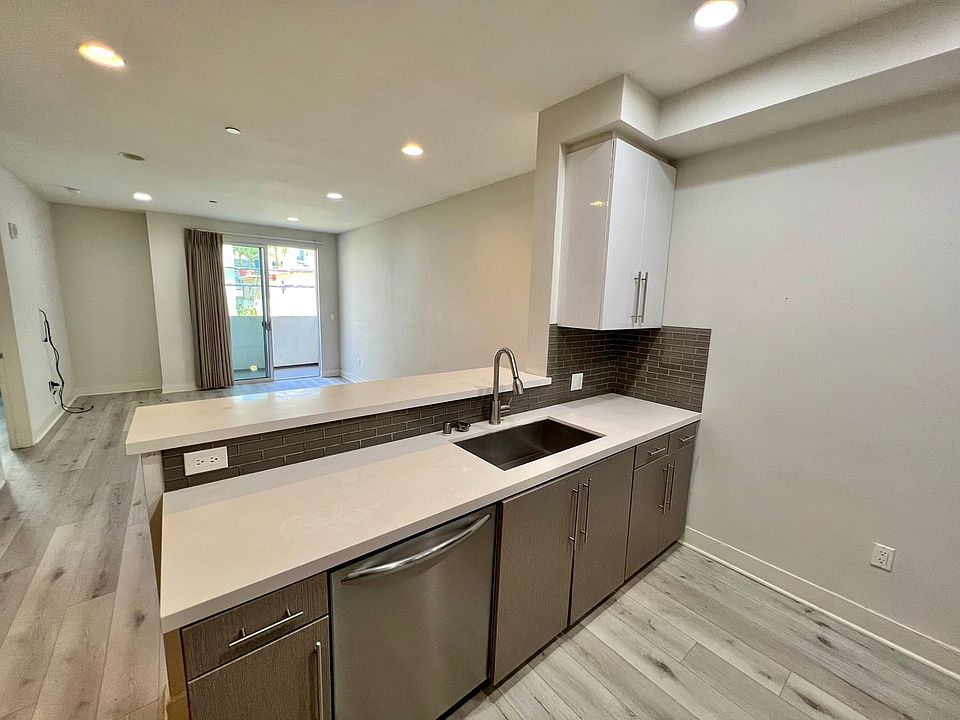 1st image of 11929 Courtleigh Dr #18208510