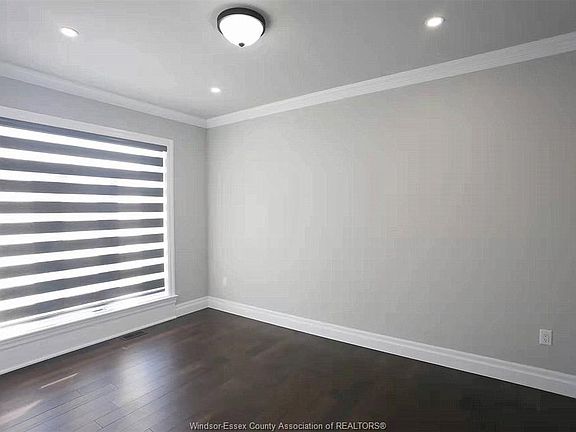 5th image of 566 Maguire St