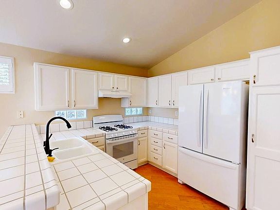 3rd image of 7125 Clearview Way