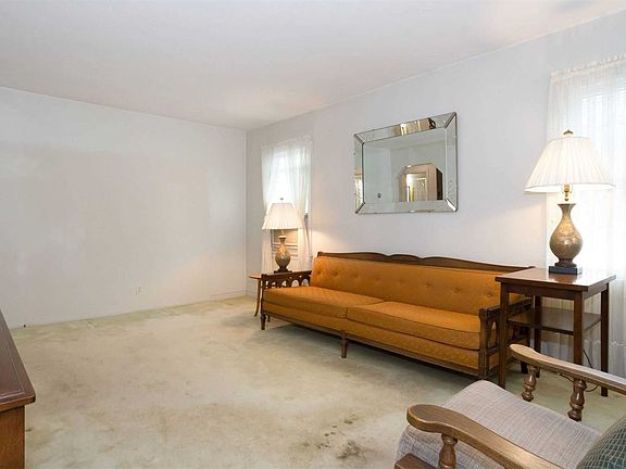 5th image of 8419 258th St