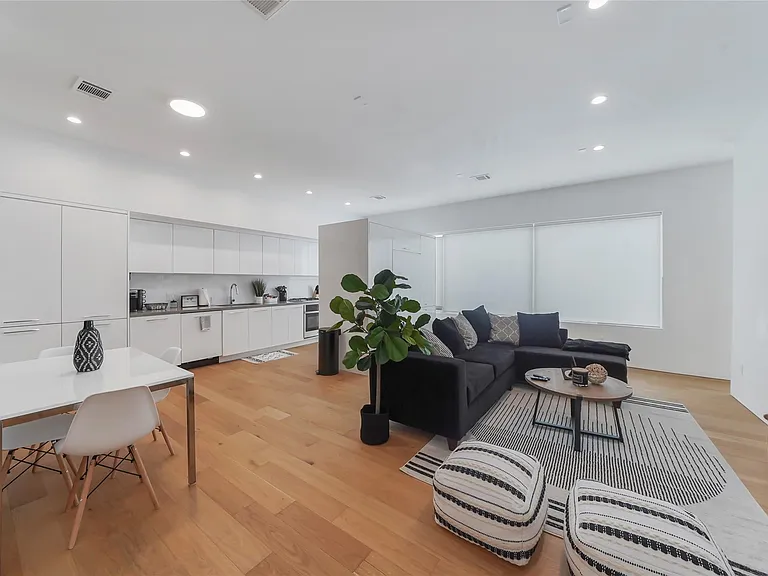3511 Bell St — Photo 8