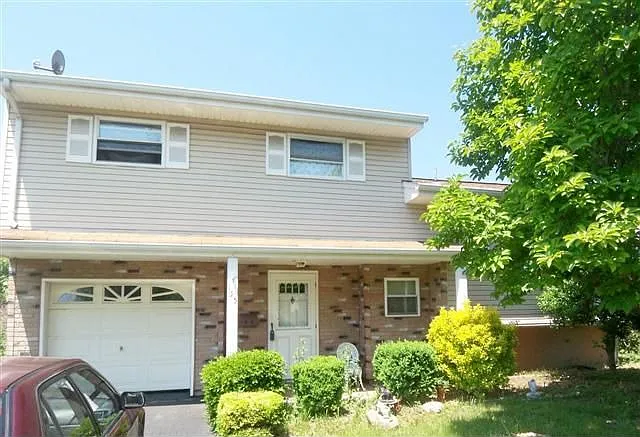 155 Rosewood Ln photo 1