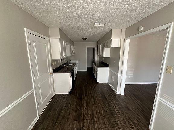 4th image of 4853 Chevron Rd