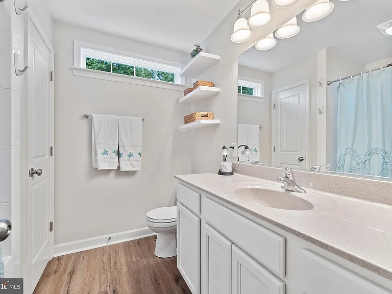 305 Cedar Ln — Photo 22