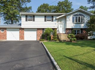 82 Magro Dr, North Babylon, NY 11703