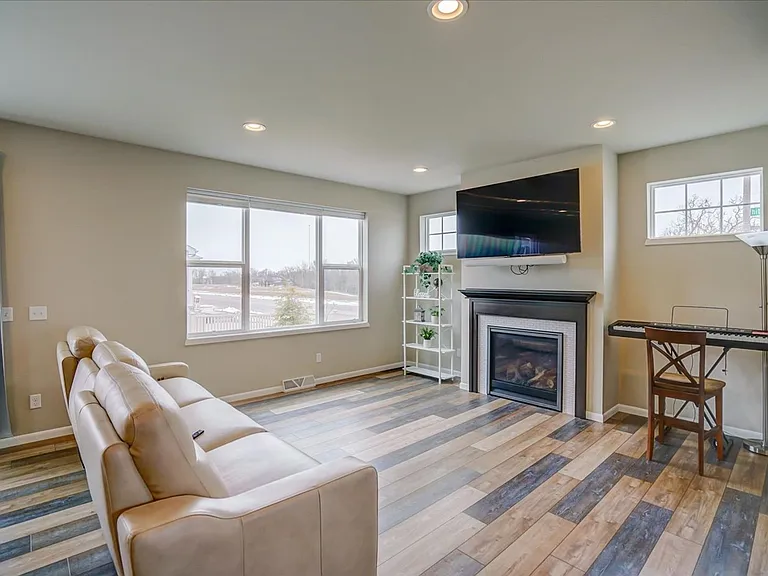 601 Tawny Elm Pkwy — Photo 17