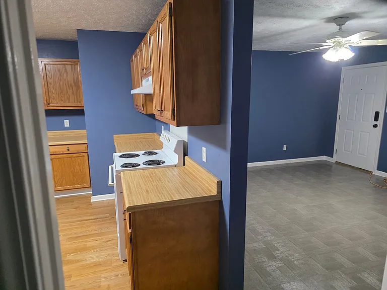103 Stanford Cir #9 — Photo 11