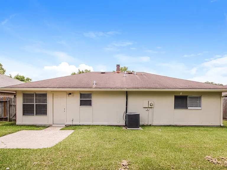 8514 Forest Point Dr — Photo 16