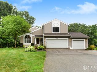 284 Rollingbrook NE, Ada, MI 49301