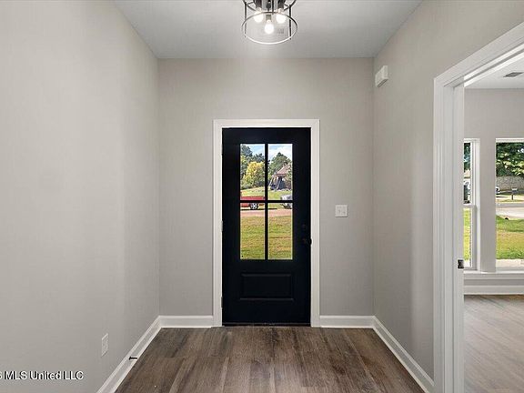 5th image of 111 Carolina Cir