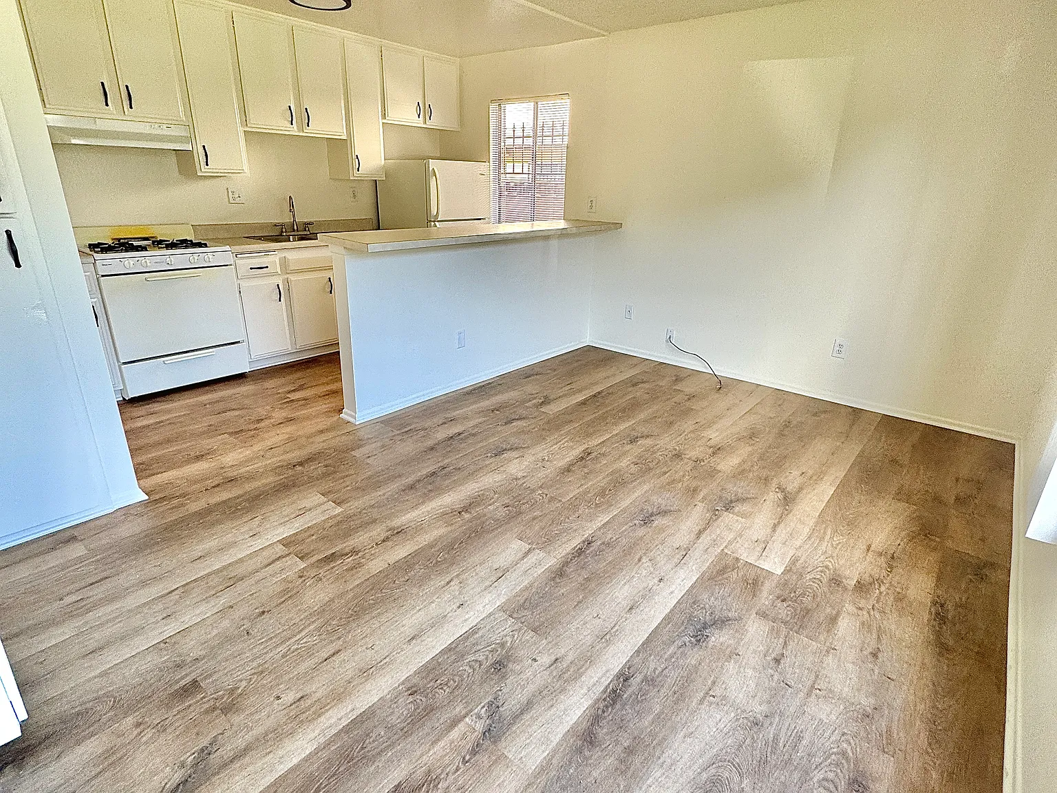 Studio, 450 sqft, $1,595 — Photo 4