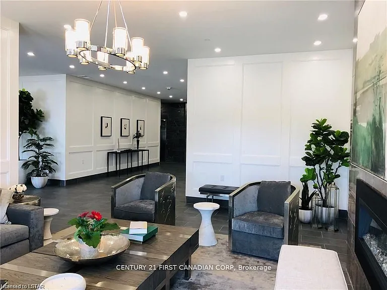 260 Villagewalk Blvd #608 — Photo 5