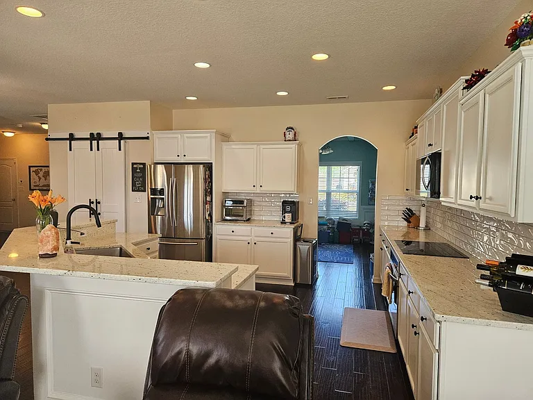 403 Derrick Dr — Photo 10
