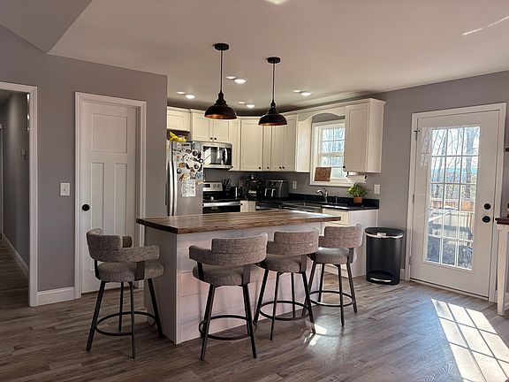 3rd image of 2984 Rebecca Cir