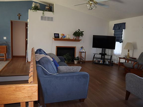 5th image of 401 Runyan Ave