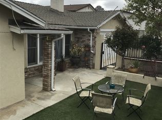 855 Newport Dr, Vista, CA 92084