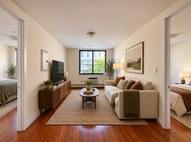 924 Metropolitan Ave