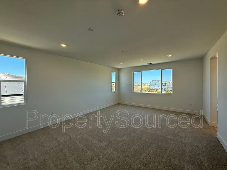 1336 N Martorella Ave — Photo 31
