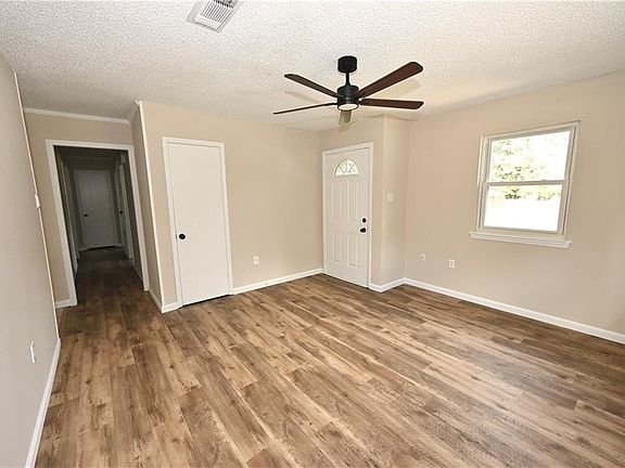 3rd image of 4861 Rosemont Cir