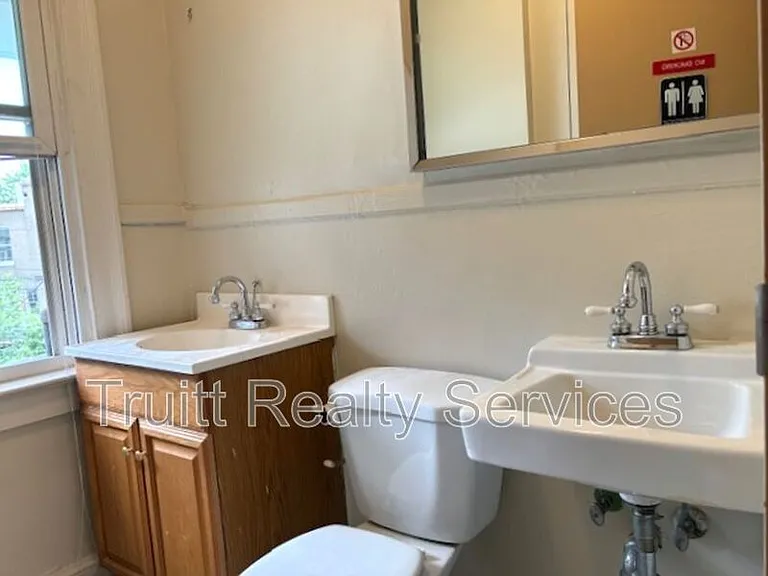 1319 Pennsylvania Ave S #E-2 — Photo 9