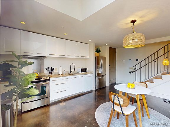 2nd image of 507 Cloverdale Rd Ste 203