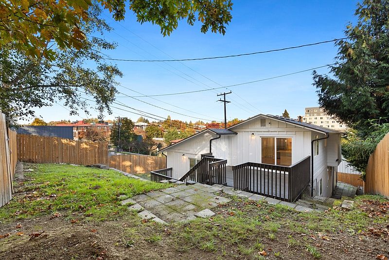 3rd image of 2655 S Hanford Street