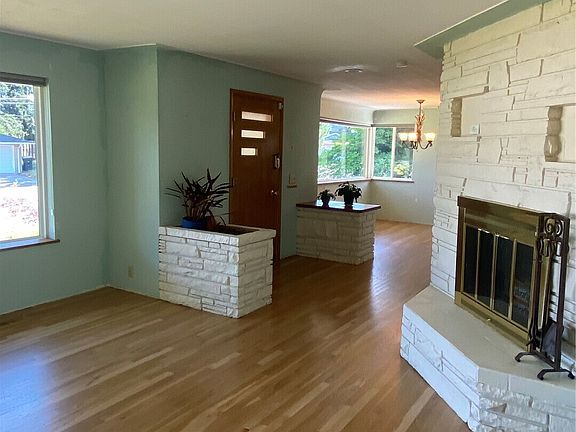 4th image of 6609 Husky Way SE