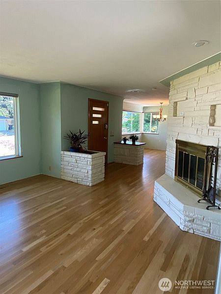 4th image of 6609 Husky Way SE