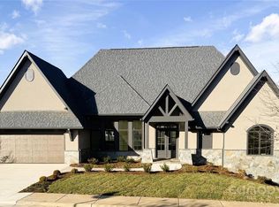 15 Evian Ct, Asheville, NC 28804