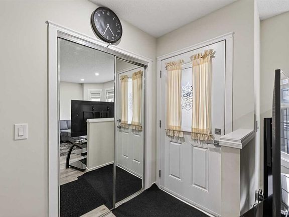 4th image of 8474 E Saddleridge Dr NE