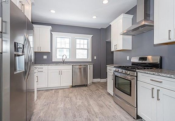 3rd image of 68 W Elm Ave