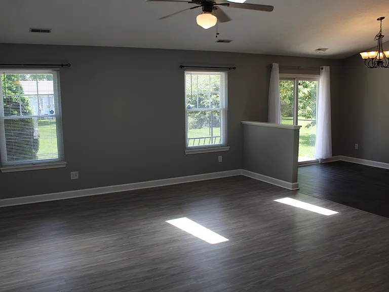 612 Woodfield Cir — Photo 14