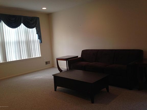 4th image of 7 Sunnyfield Ln