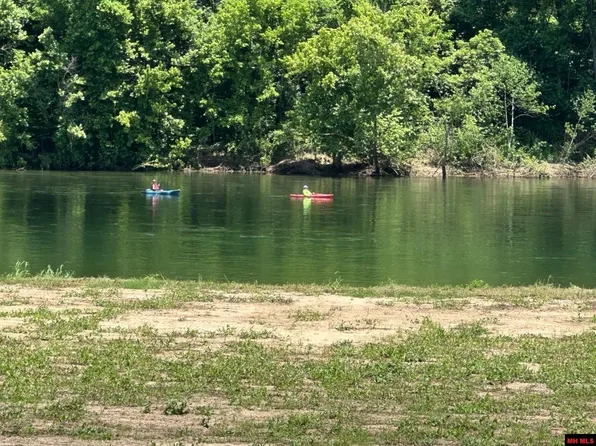 2644 Riverview Dr, Norfork, AR 72658