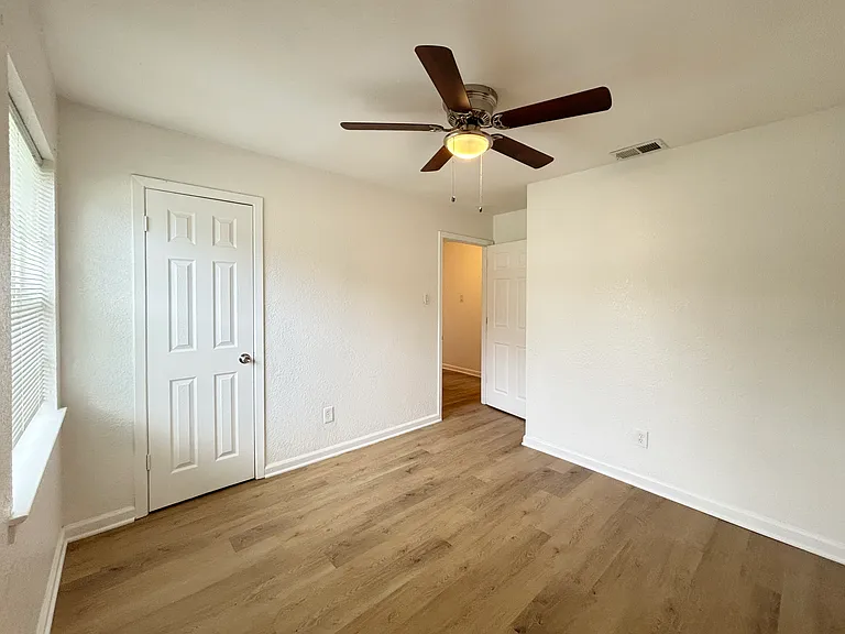 1304 Curtis Dr — Photo 17