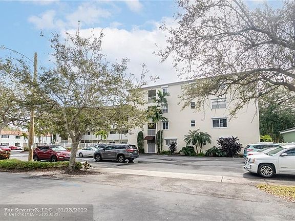 4th image of 1220 NE 3rd St APT 404