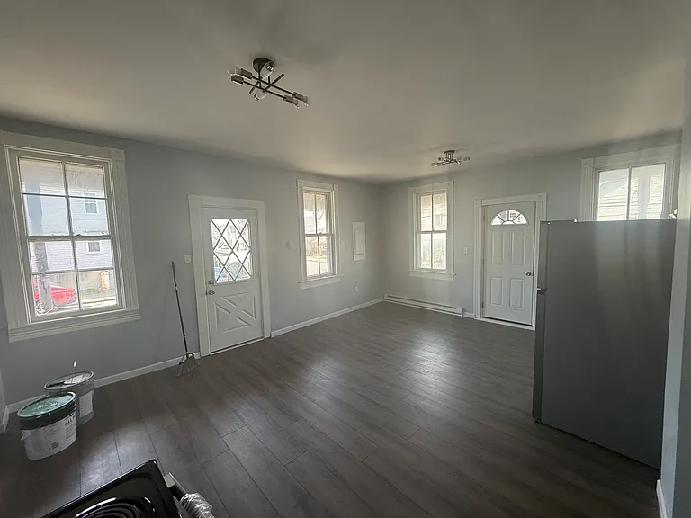 225 Main St #3 — Photo 5