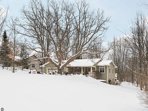 4th image of 8274 Mychelle Ln