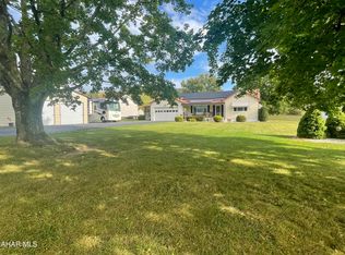 896 Riggles Gap Rd, Altoona, PA 16601