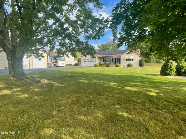 896 Riggles Gap Rd, Altoona, PA 16601