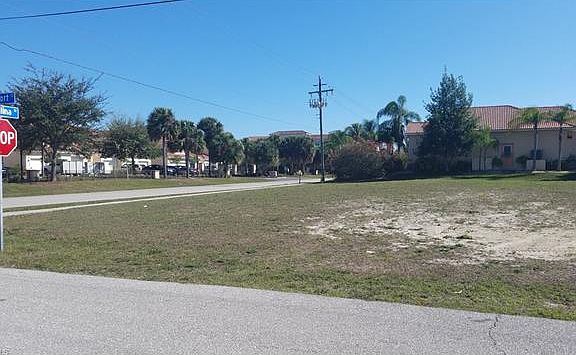 3rd image of 2101 Magdalina Dr